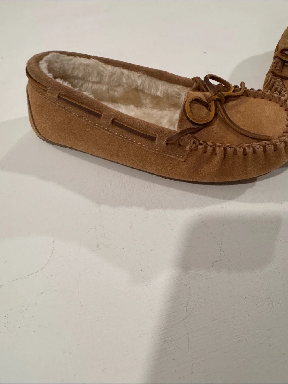 Minnetonka Cally Suede Moccasin Slippers Faux Fur Lined Tan Cinnamon